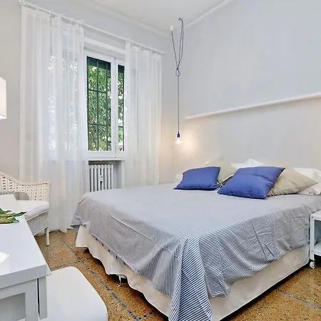 Couette-café Romagnosi 20